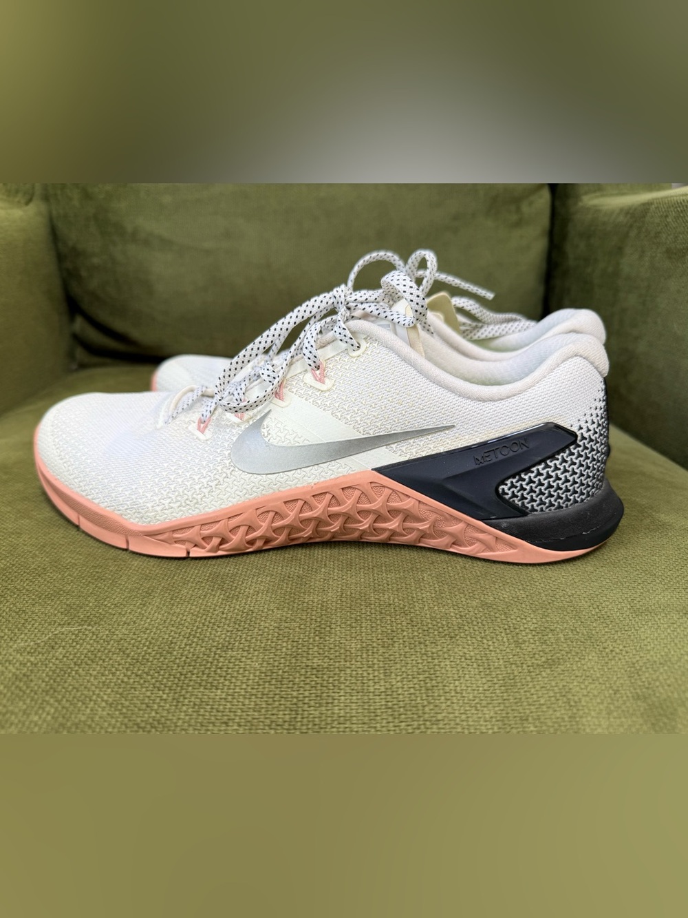 Nike Women’s MetCon 4 Training Shoe - White with Pink and Silver Accents